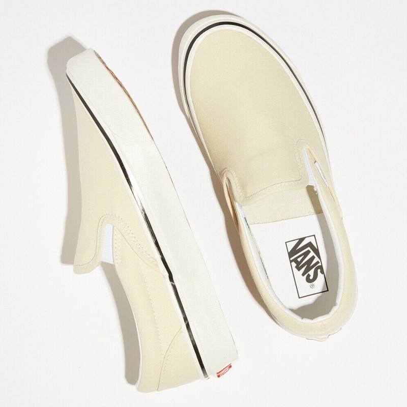 SEPATU SNEAKERS VANS Classic Slip-On 98 Dx