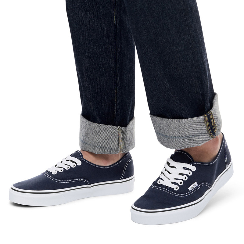SEPATU SNEAKERS VANS Authentic
