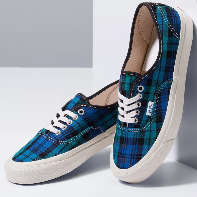 SEPATU SNEAKERS VANS AUTHENTIC 44 DX Plaid