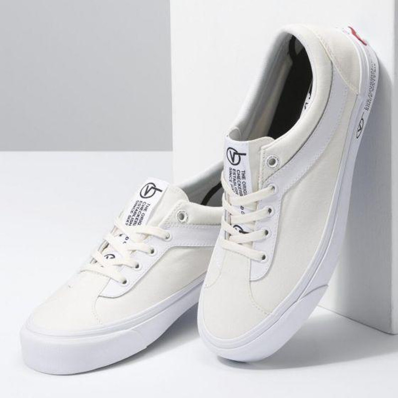 SEPATU SNEAKERS VANS Bold Ni Distort