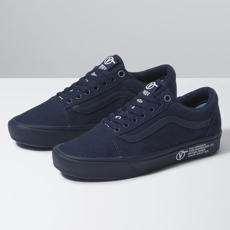 SEPATU SNEAKERS VANS Distort ComfyCush Old Skool