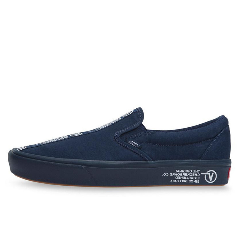 SEPATU SNEAKERS VANS Comfycush Slip-On Distort