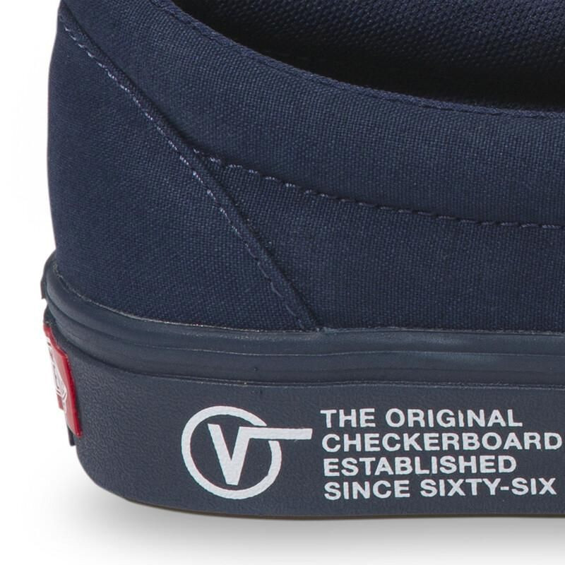 SEPATU SNEAKERS VANS Comfycush Slip-On Distort
