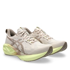 wmns novablast 5 standard alternate view